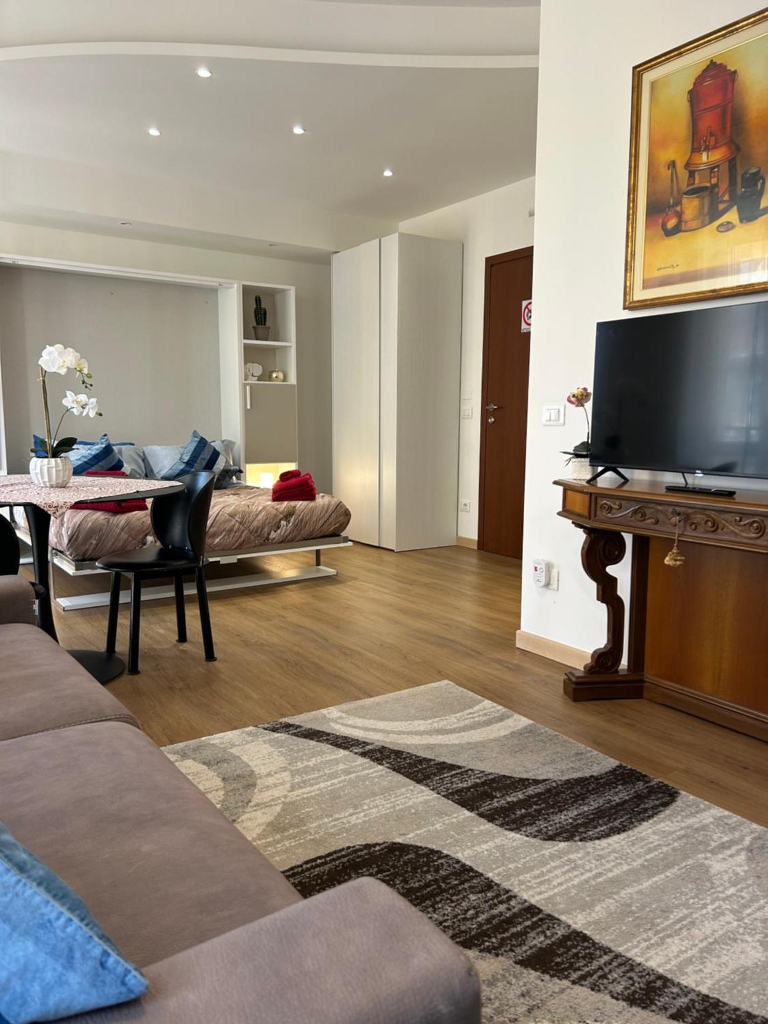 Valverde Apartment And Rooms Verona Exteriör bild
